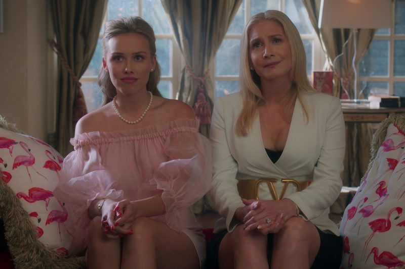 First Kill. (L to R) Gracie Dzienny as Elinor Fairmont, Elizabeth Mitchell as Margot Fairmont in episode 103 of First Kill. Cr. Courtesy Of Netflix © 2022