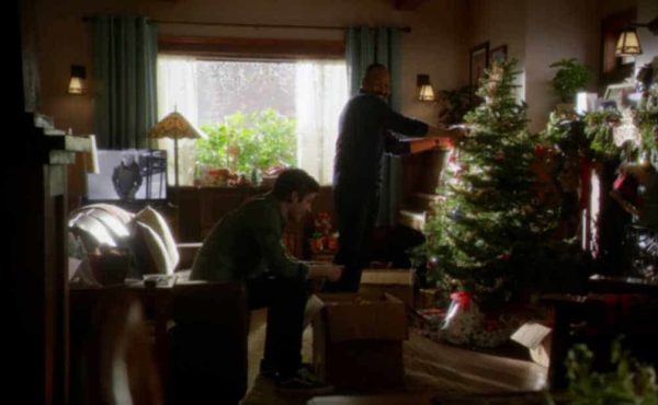 Decoration of the Christmas tree from The Flash "The Man in the Yellow Suit" episode
